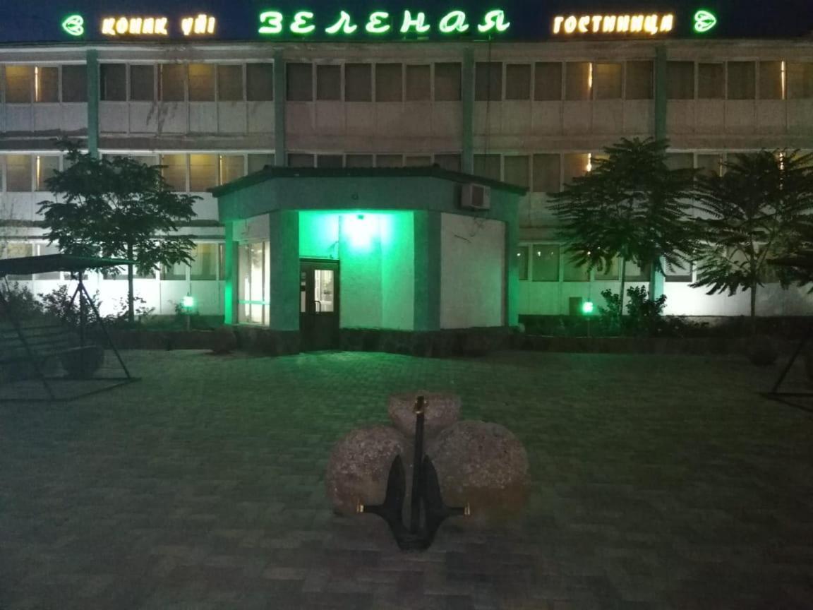 泽勒纳雅酒店 阿克套 外观 照片